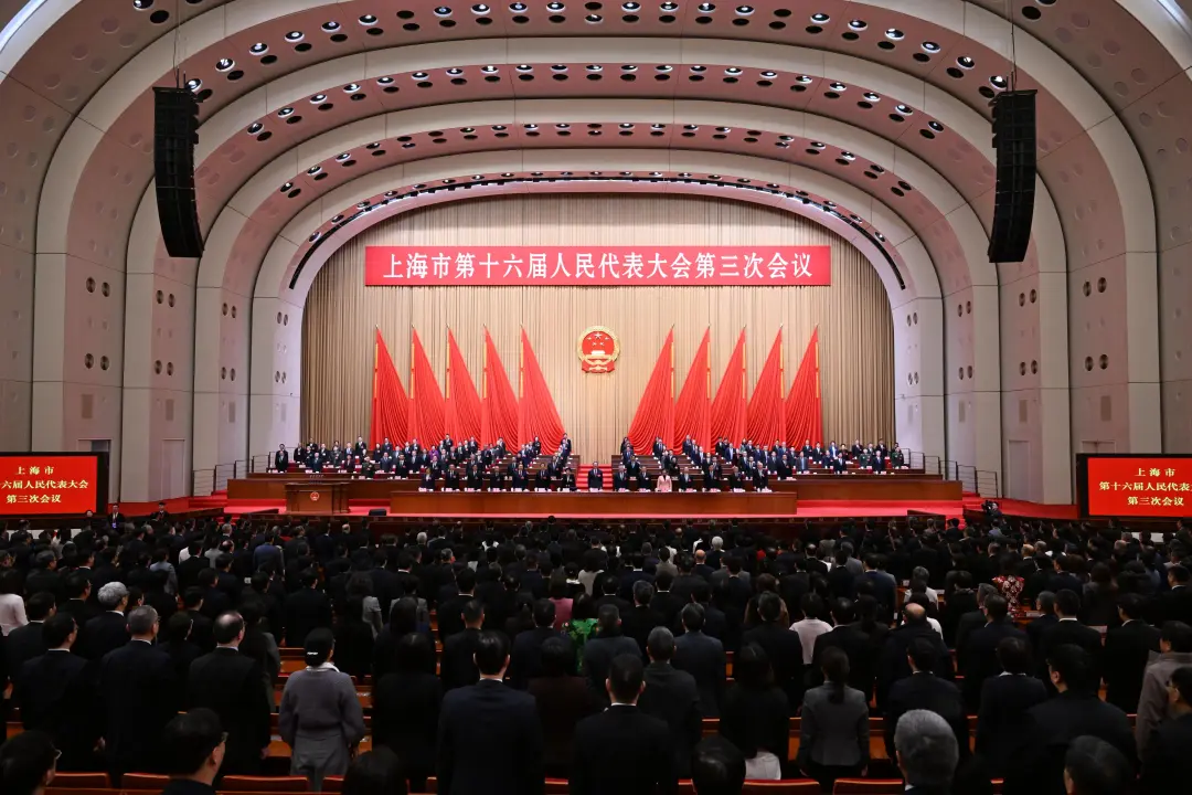 昨天，上海市第十六屆人民代表大會第三次會議在上海世博中心勝利閉幕。記者 張馳 攝  .jpeg