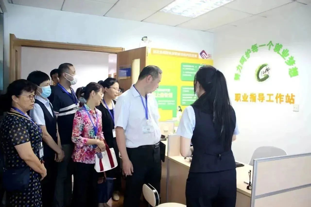 共建透明政務(wù) 共享發(fā)展成果——新涇鎮(zhèn)社區(qū)事務(wù)受理服務(wù)中心政府開放月活動4.jpg