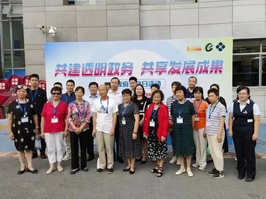 共建透明政務(wù) 共享發(fā)展成果——新涇鎮(zhèn)社區(qū)事務(wù)受理服務(wù)中心政府開放月活動12.jpg